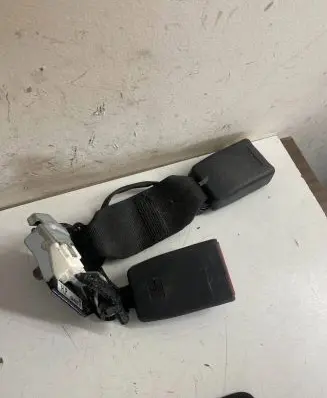Mazda 3 II Rear seatbelt buckle