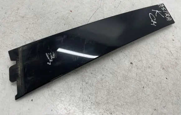 Opel Astra K Front door trim (molding) 39028477