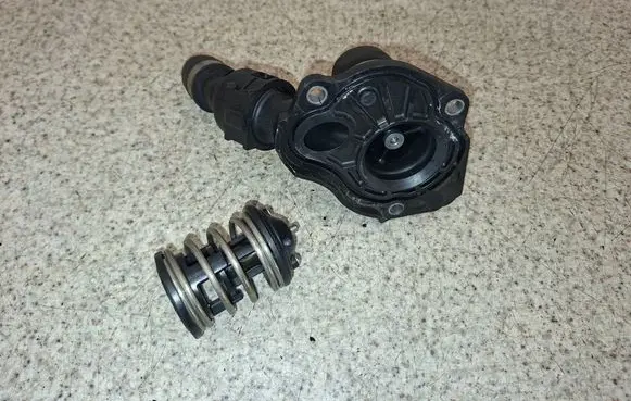 BMW 1 F20 F21 Thermostat/thermostat housing 4107080 160313