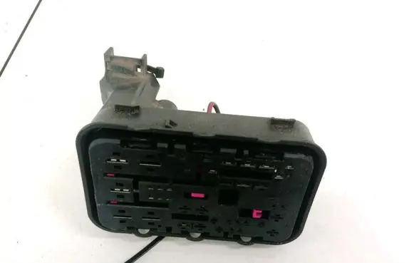 Volkswagen PASSAT B6 Fuse box set 1k0937700a
