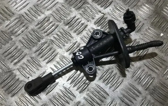 Opel Corsa D Clutch master cylinder 55190994