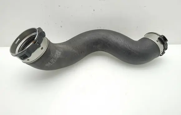 Mercedes-Benz E W212 Intercooler pipe mounting bracket A2045282982