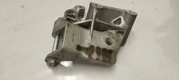 Volvo XC90 Engine mounting bracket 31430490