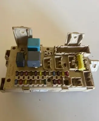 Toyota Avensis T250 Fuse module 1190523563 82641CA010F 05051013270802