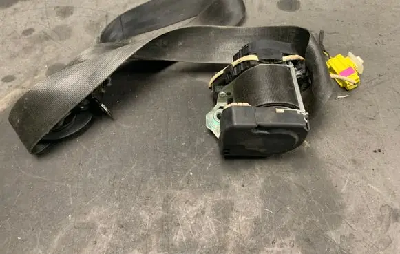 Volvo XC60 Front seatbelt 95011 33014051