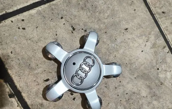 Audi A3 S3 8V Original wheel cap 8R0601165