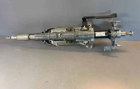 BMW 1 E81 E87 Steering wheel axle 6786899 32306786899 32306783606