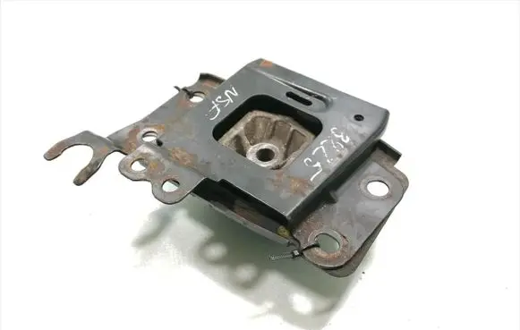 Ford Mondeo MK IV Engine mount bracket