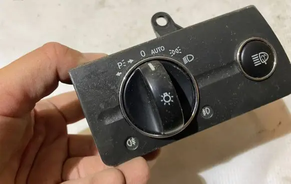 Mercedes-Benz E W211 Light switch 2115450104 A2115450104