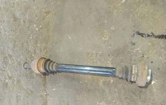 BMW 5 E60 E61 Rear driveshaft 7572429
