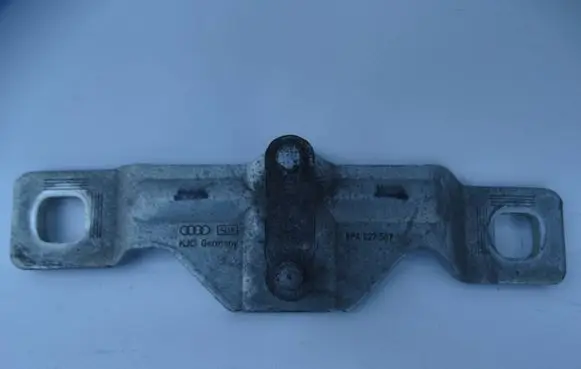 Audi A3 S3 8P Loading door lock loop/hook striker 8P4827507