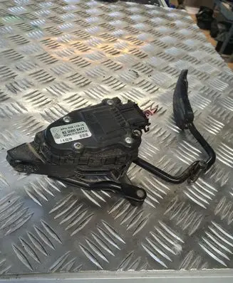 Renault Trafic II (X83) Accelerator throttle pedal 8200008477
