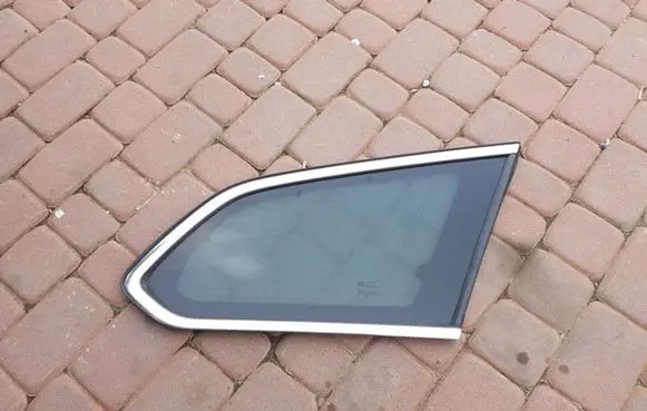 Opel Astra J Front triangle window/glass OPLEXSZYBA99