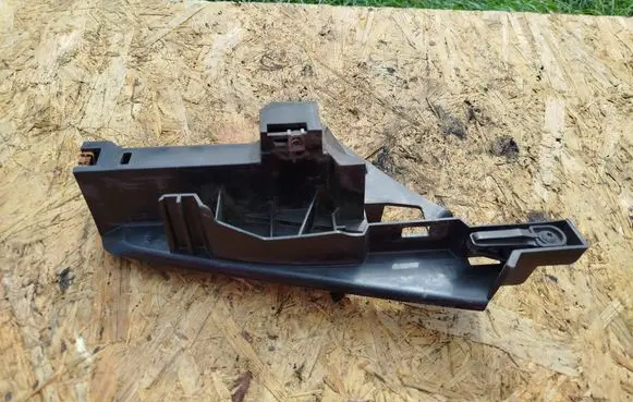 Engine bonnet/hood hinges