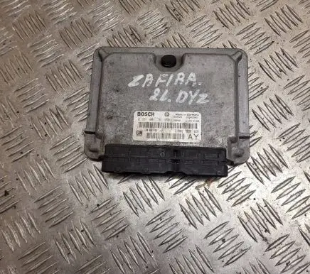 Opel Zafira A Engine control unit/module 90582540 28SA3905 0281001751