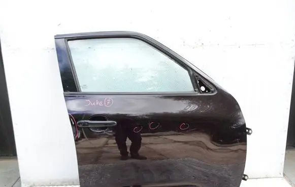 Nissan Juke I F15 Front door