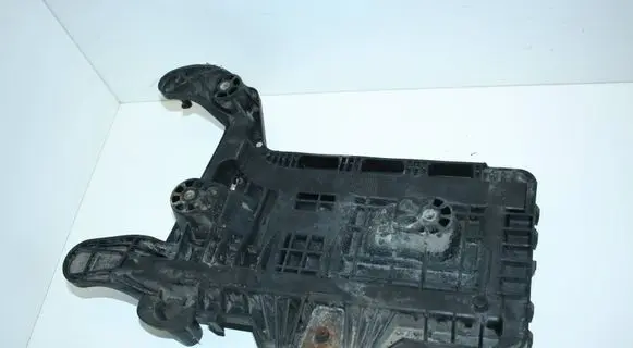 Skoda Octavia Mk2 (1Z) Battery box tray 1K0915333C