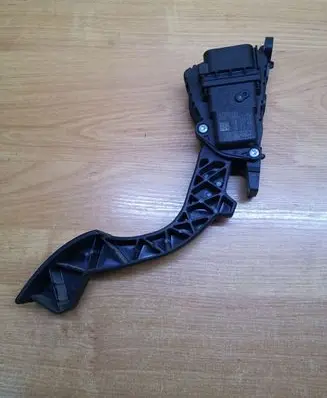 Volvo V50 Accelerator throttle pedal 31202485