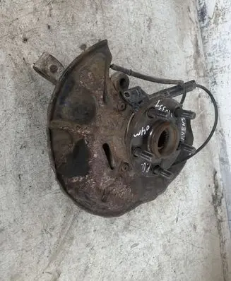 Toyota Avensis T250 Front wheel hub