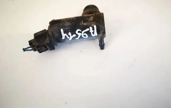 Toyota RAV 4 (XA20) Windscreen/windshield washer pump