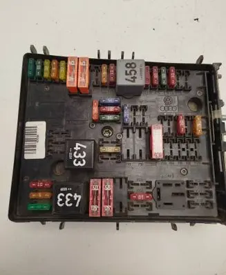 Audi A3 S3 8L Fuse module 01394932 9631