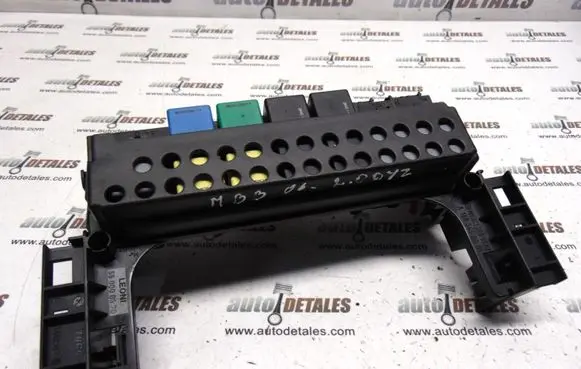 Mercedes-Benz B W245 Fuse module A1695450001