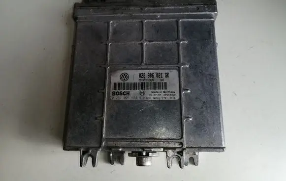 Volkswagen PASSAT B5 Engine control unit/module 028906021GK 0281001654