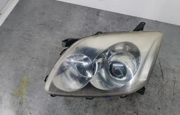Toyota Avensis T250 Headlight/headlamp 