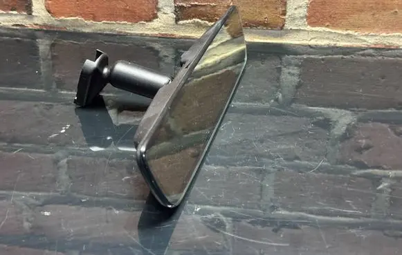 Rear view mirror (interior)