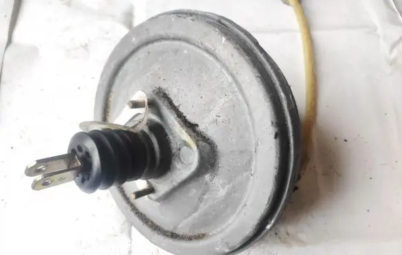 Mercedes-Benz C W202 Brake booster 0044301630 g16d