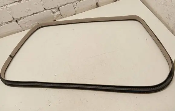 Infiniti QX56 Rear side glass trim 