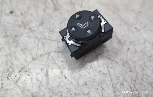 BMW 5 F10 F11 Seat control switch 8360877