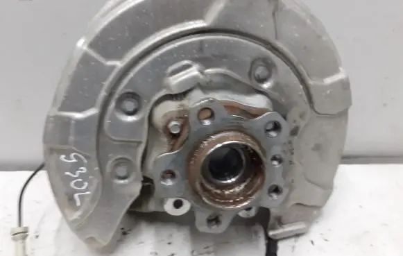 BMW 5 G30 G31 Rear wheel hub 6866335