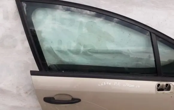 Citroen C4 I Front door window glass four-door