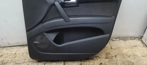 Audi Q7 4L Front door card panel trim