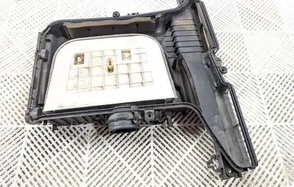 Audi Q7 4M Air filter box 4M0133837A