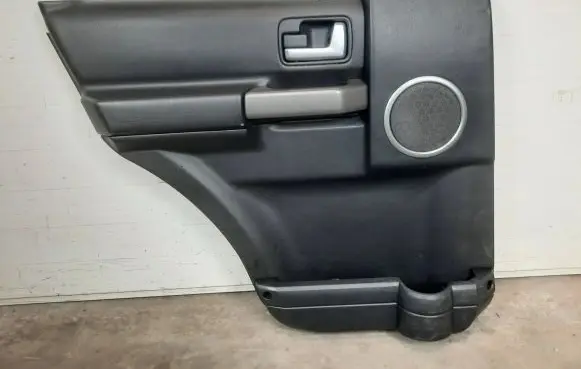 Land Rover Discovery 3 - LR3 Coupe rear side trim panel 