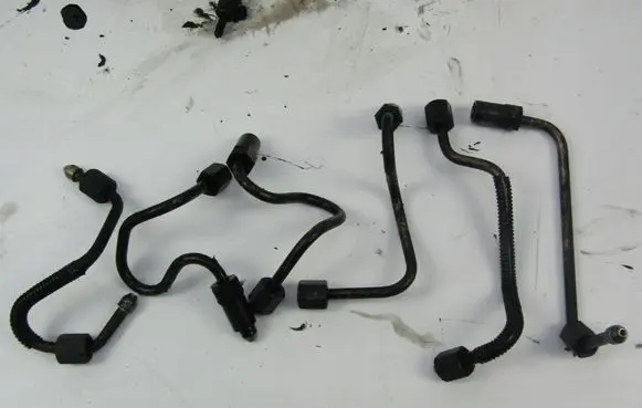 Mazda 6 Fuel injector supply line/pipe 