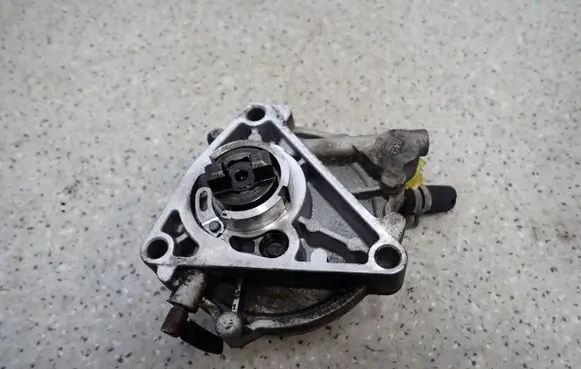 Suzuki SX4 Vacuum pump 55205444