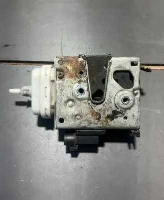 Audi A4 S4 B5 8D Front door lock 8D1837015