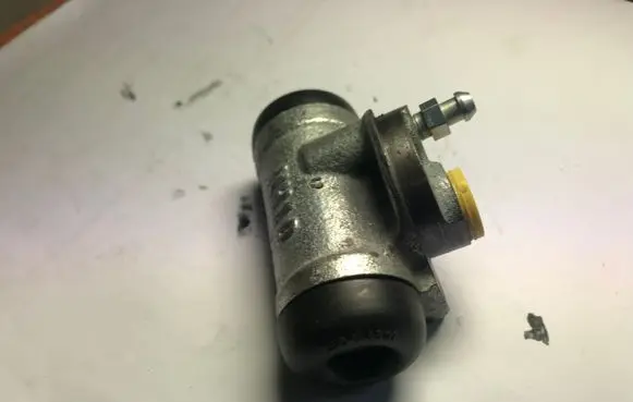 Renault 19 Rear brake cylinder 4583