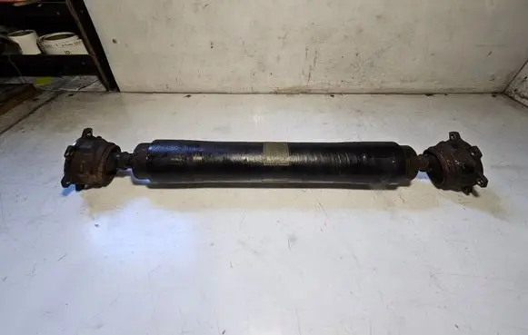 Mitsubishi Pajero Rear driveshaft/prop shaft 