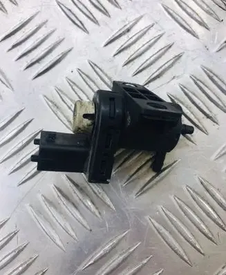 Opel Insignia A Vacuum valve 55566051