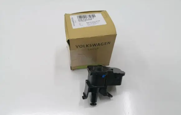 Fuel tank cap lock