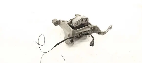 Mazda 3 II Engine mount bracket