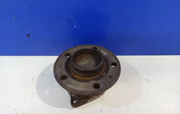 Volvo V70 Rear wheel hub REARRIGHTWHEELHUB