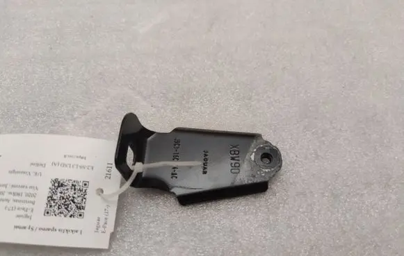Fender mounting bracket