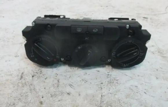 Volkswagen PASSAT B6 Climate control unit