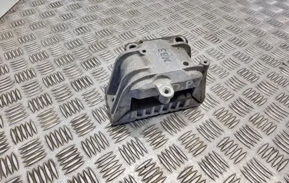 Volkswagen PASSAT B7 Engine mount bracket 1k0199262