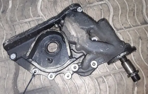 KIA Carens II Oil filter mounting bracket NOCODE